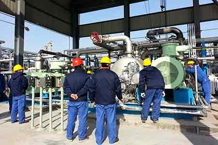 肯富來兩級串聯(lián)火炬氣回收液環(huán)壓縮機組在陜西延長石油集團(tuán)使用現(xiàn)場